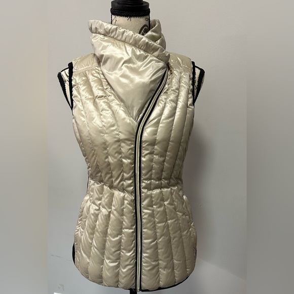 Calvin Klein Premium Down Feather Vest ๐ - Picture 3 of 12